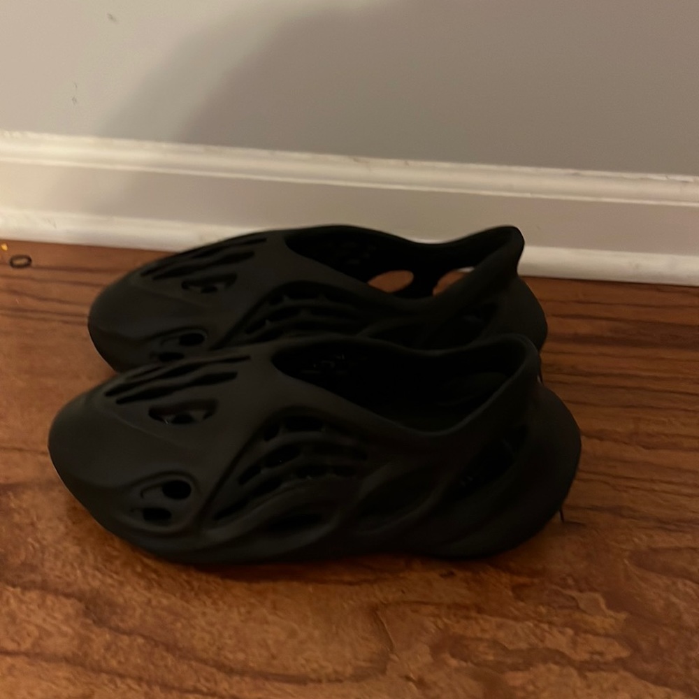Black Yezzy Foam Runners